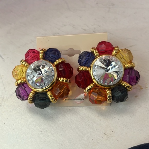 207. Vintage Multicolor Bead Clip On Earring - Picture 6 of 11